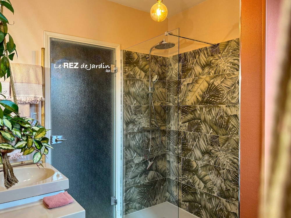Comfort Double Room, Private Bathroom, City View - Photo 3
