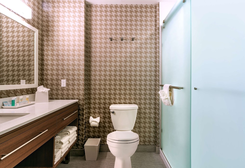 Studio, 1 King Bed, Accessible, Bathtub photo 3