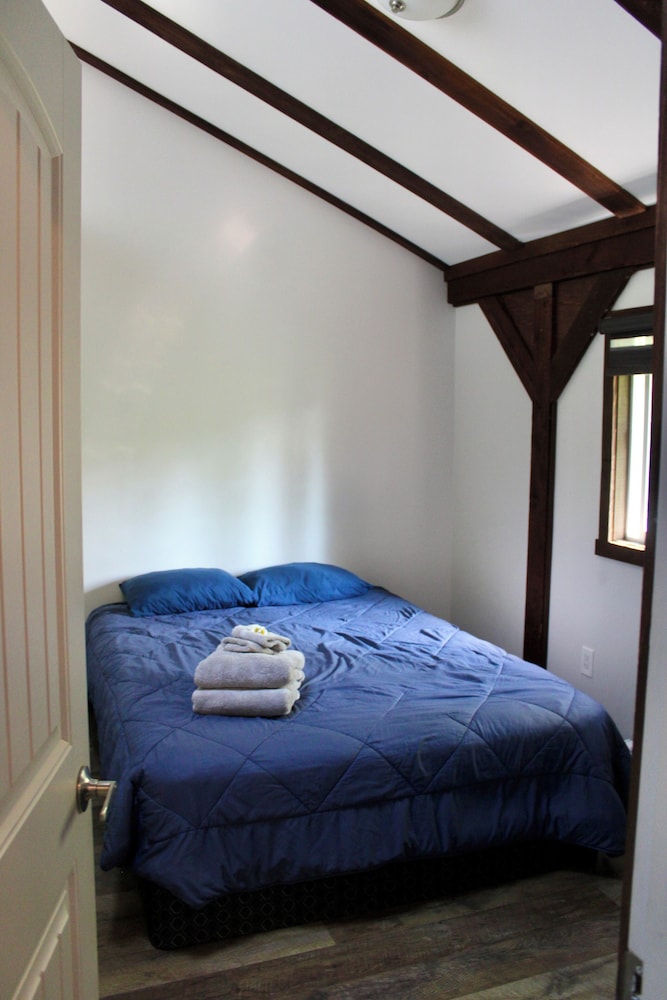 Economy Suite, 1 Queen Bed with Sofa bed, Accessible photo 1