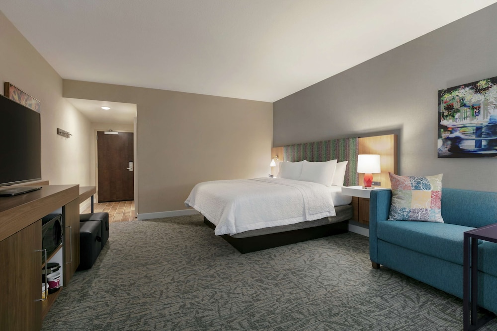 Room, 1 King Bed, Accessible, Refrigerator & Microwave (Hearing) photo 3