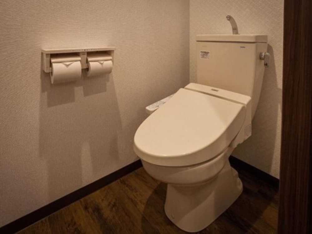 Large Twin Room - Photo 8