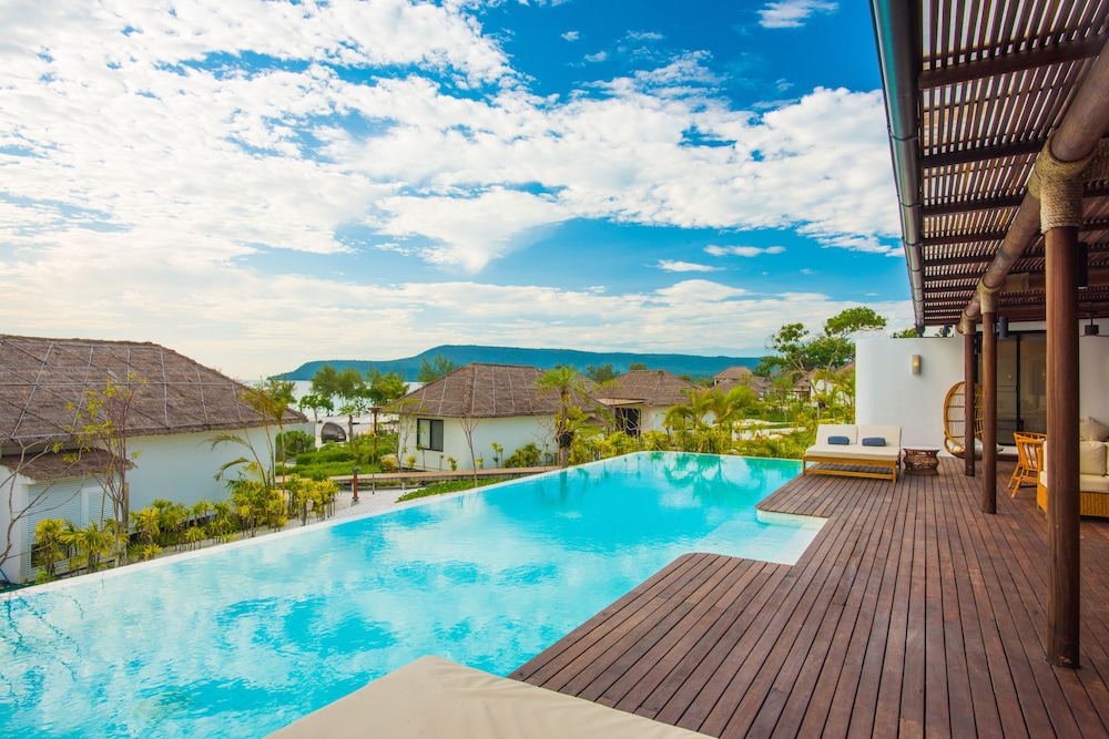 2 Bedrooms Oceanview Pool Villa photo 2
