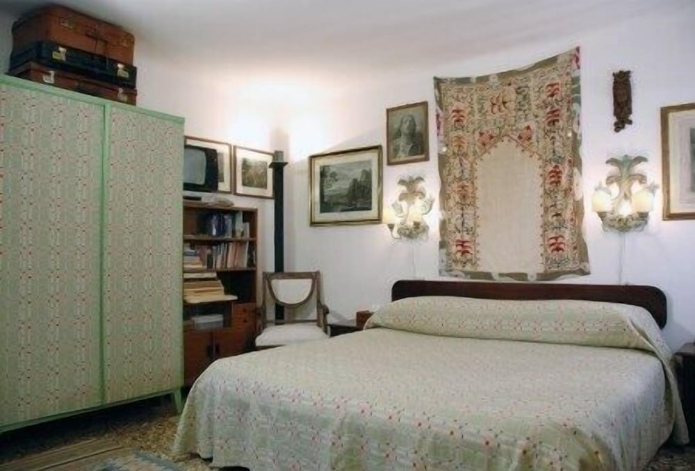 Double Or Twin Room, Shared Bathroom photo 3