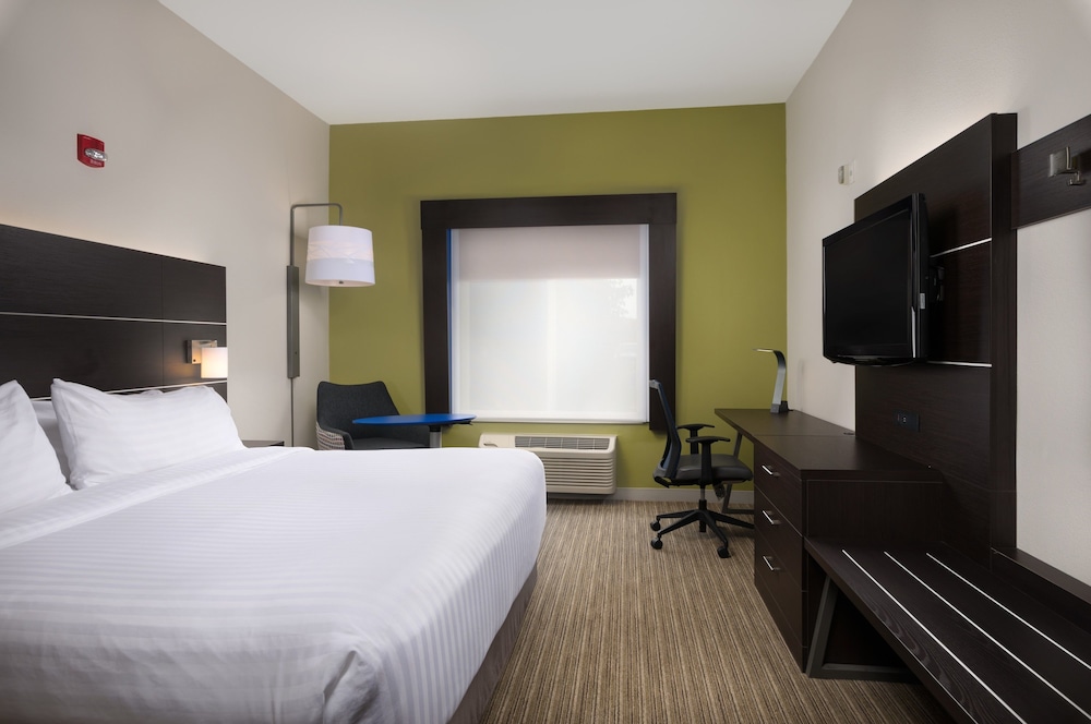 Standard Room, 1 King Bed, Mobility Accessible (Communications) - Photo 4