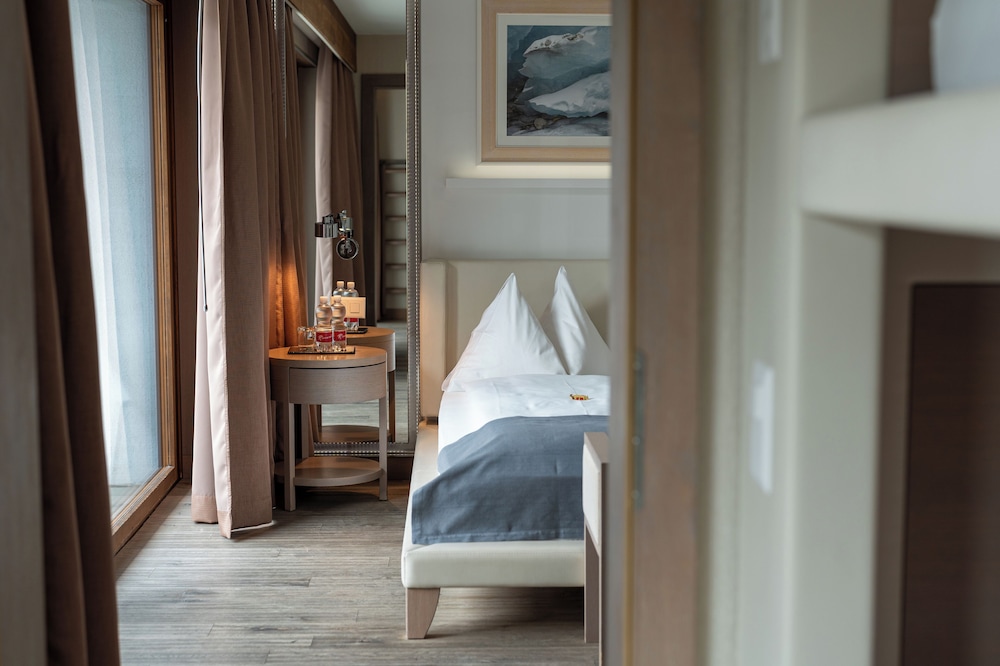 Family Room with Bunk Bed thumbnail 6