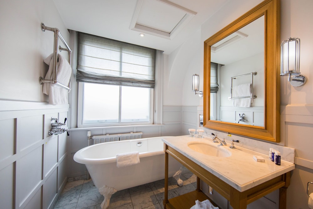 Signature Suite, City View - Photo 7