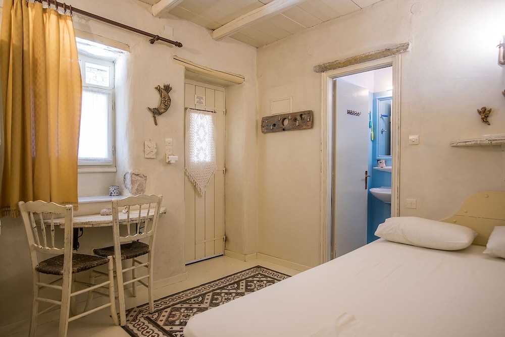 Double Room - Photo 16