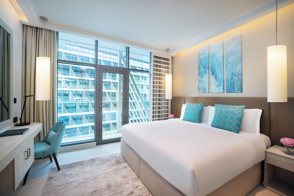 Superior 1 Bedroom Apartment with Balcony, Rooftop Pool Access, Shuttle to Mall Of Emirates photo 2