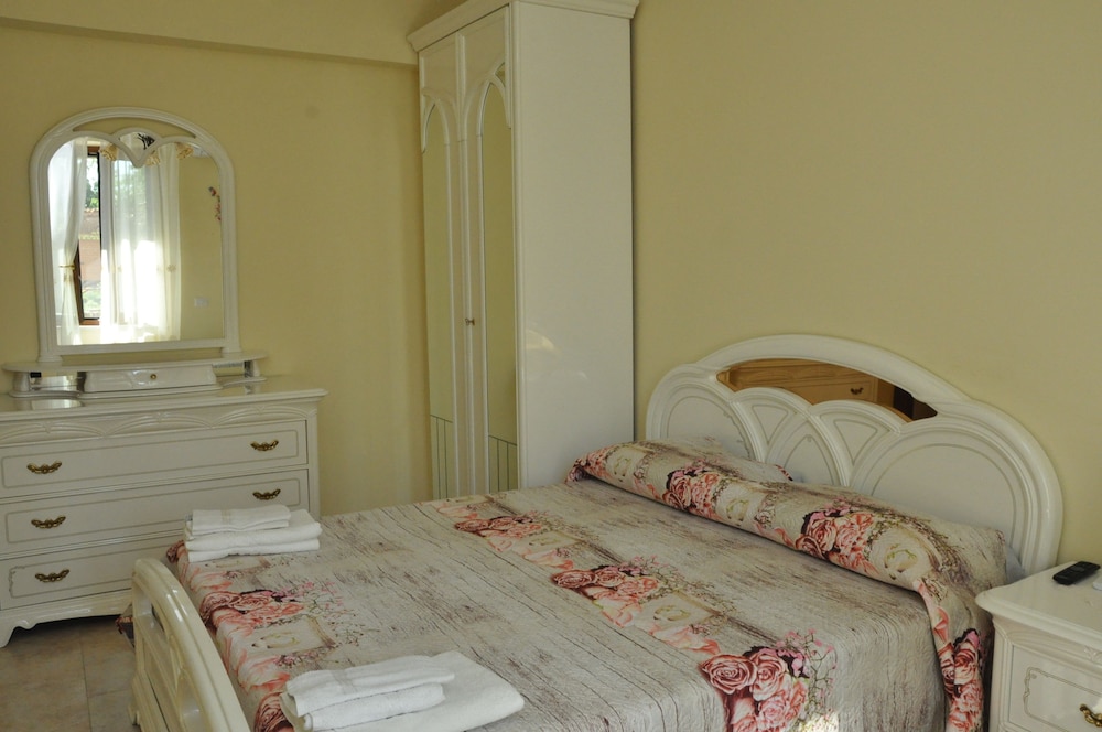 Basic Triple Room photo 1