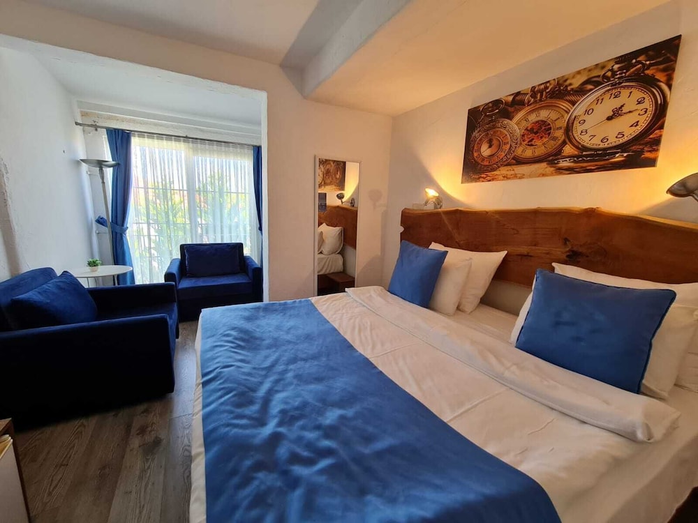 Standard Quadruple Room - Photo 9