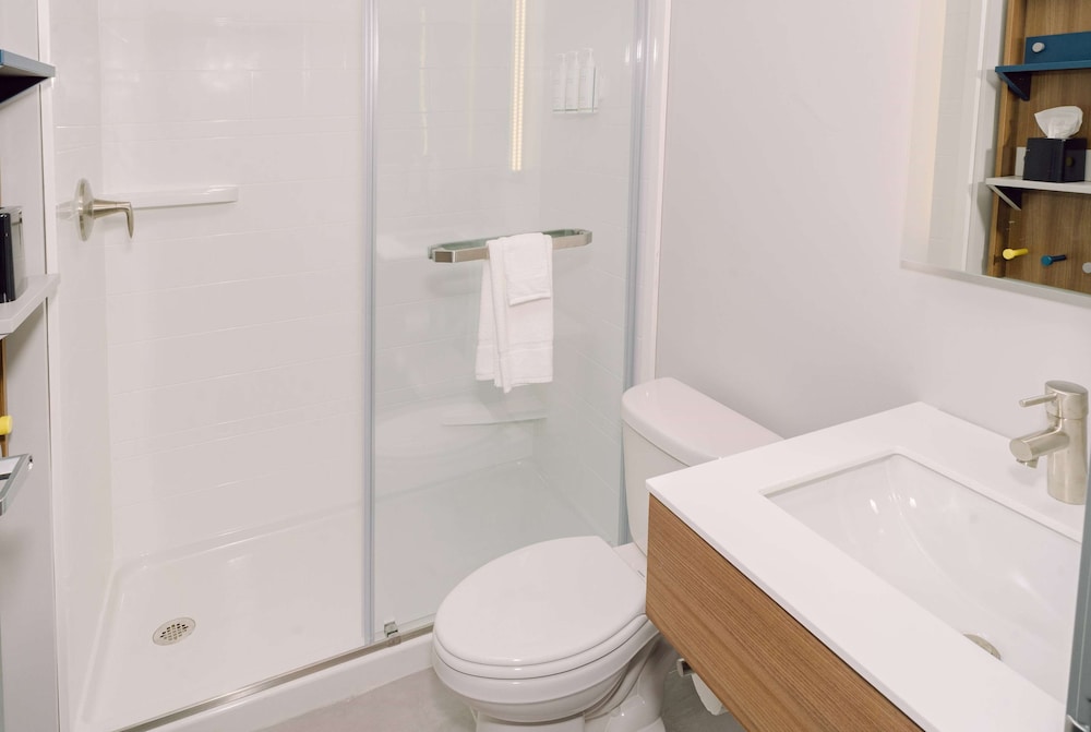 Studio Suite, 1 King Bed, Non Smoking - Photo 10