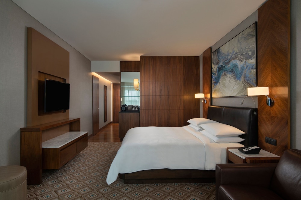 Junior Suite, 1 King Bed photo 3