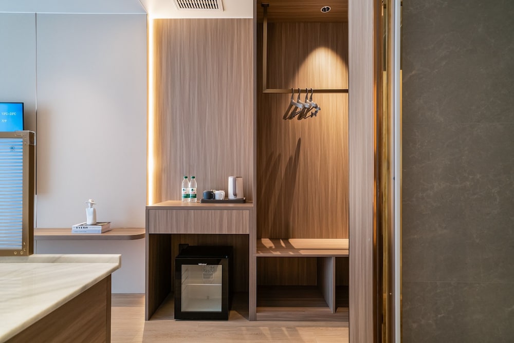 Superior Twin Room, City View