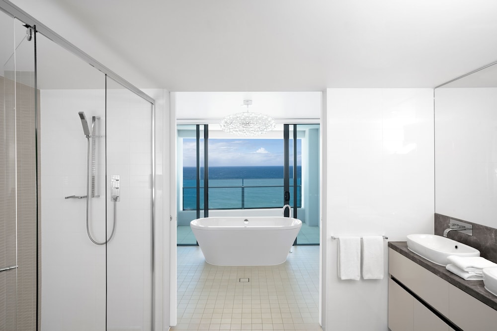 3 Bedroom Sub Penthouse - Photo 2