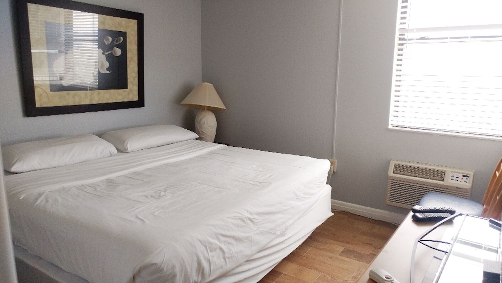 One Bedroom Apartment, Gulf View 401