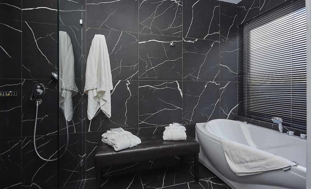 Executive Suite, Jetted Tub, Sea View thumbnail 5