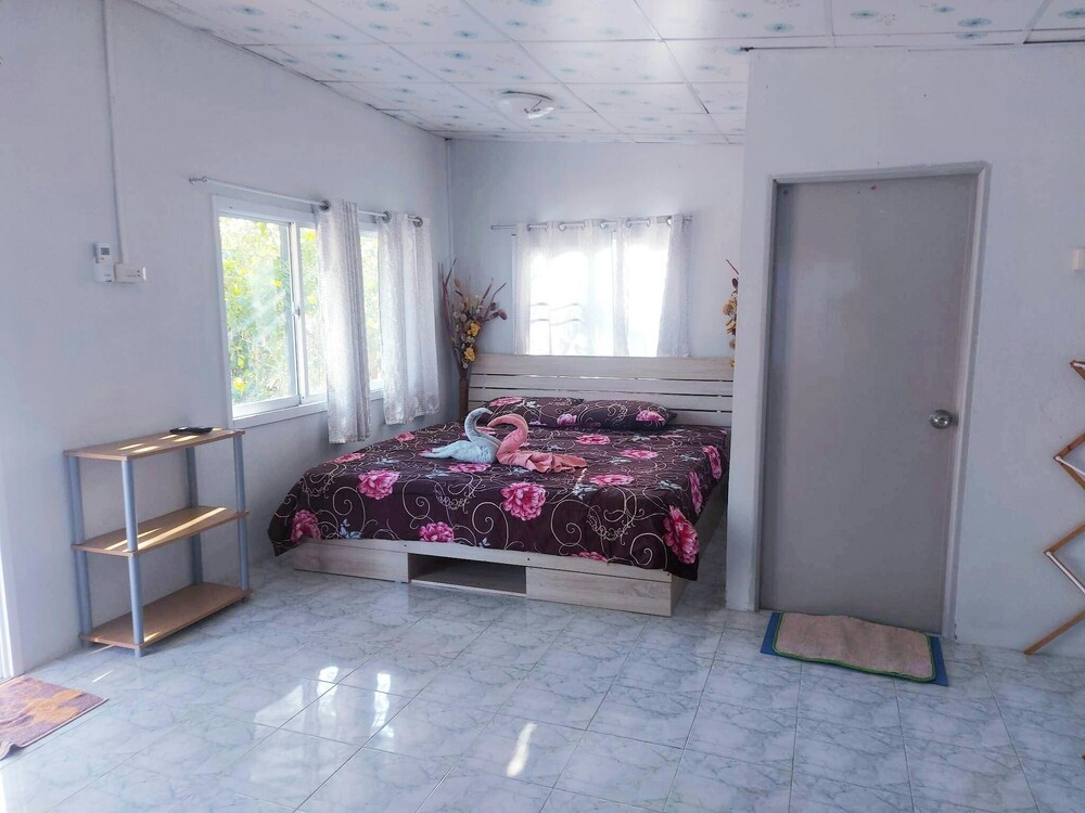 Basic Quadruple Room - Photo 1