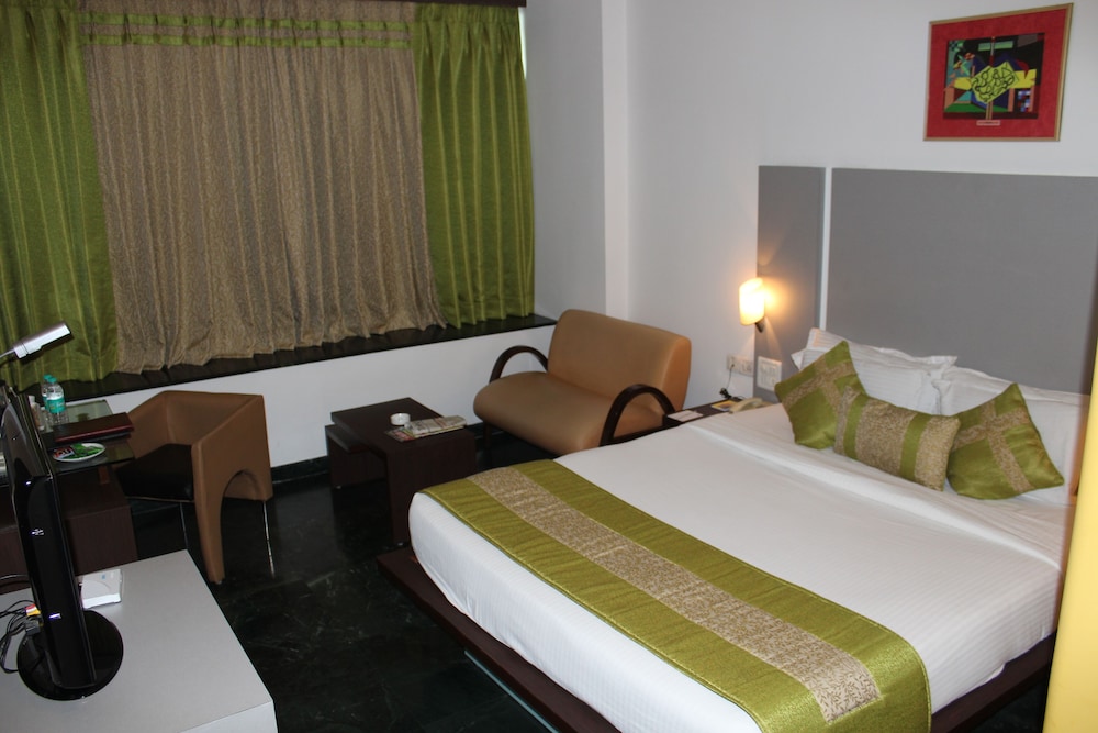 Standard Double Room, 1 Bedroom, Smoking, City View photo 2