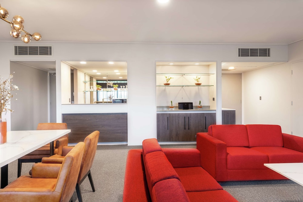 Premier Suite, 1 King Bed, Mountain View