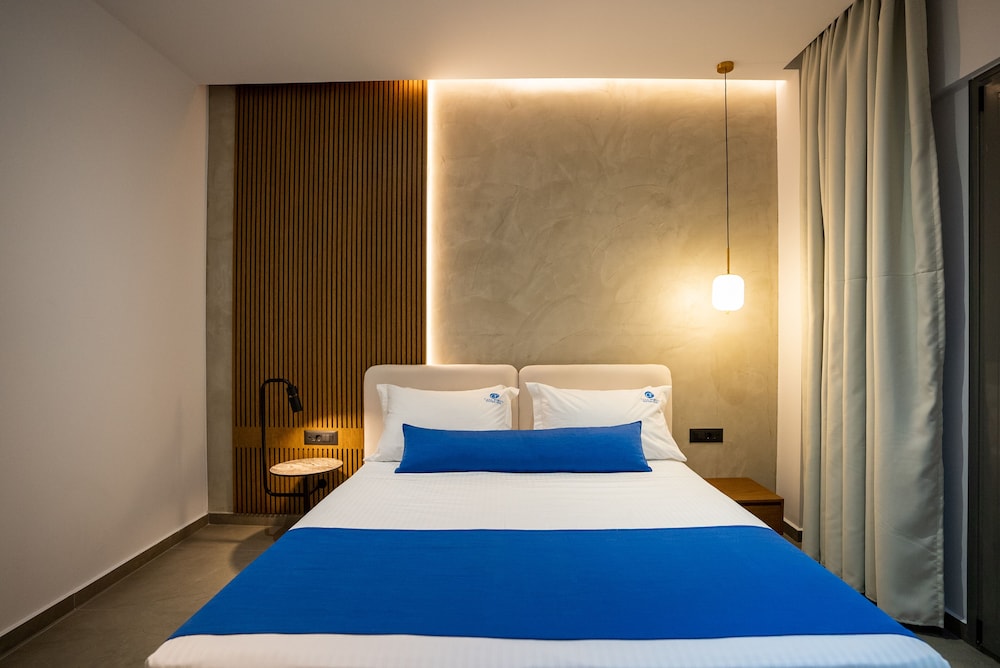 Luxury Triple Room (with sea view and spa) - Photo 2