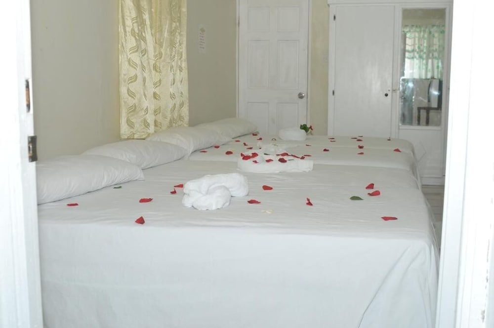 Basic Quadruple Room, 1 Bedroom, Harbor View photo 1