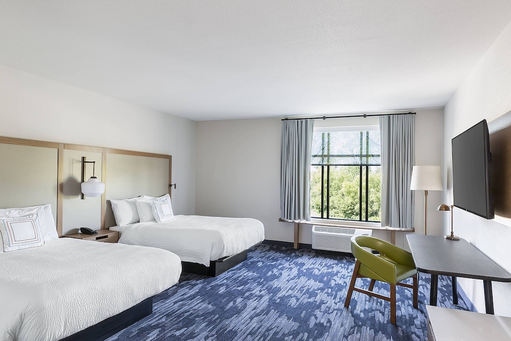 Room, 2 Queen Beds, City View (Mobility Accessible, Tub) photo 2