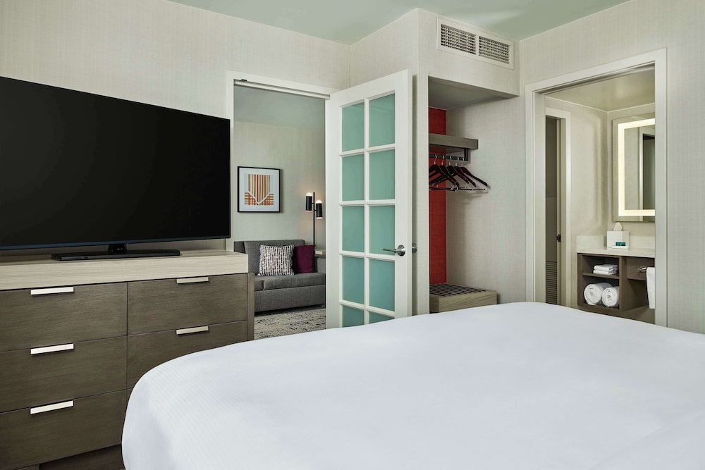 Deluxe Suite, 1 King Bed (Plaza) - Photo 3