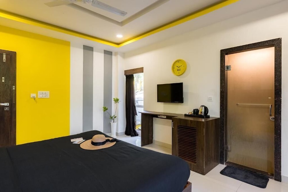 Deluxe Double Room with Balcony photo 3