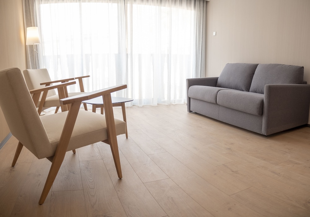 Family Room - Photo 3