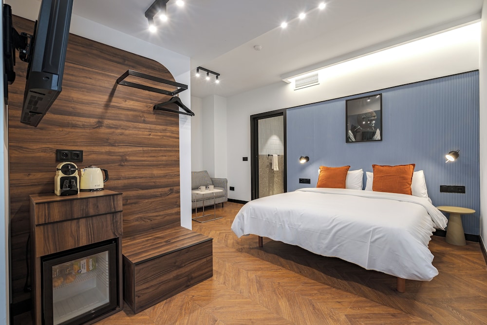 Room - Photo 6