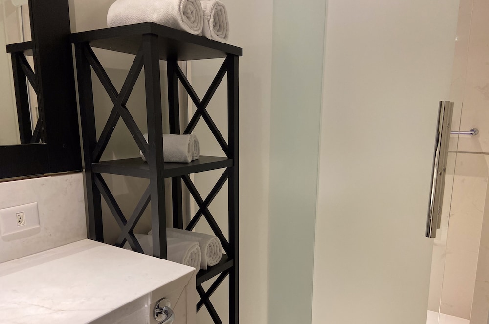 Basic Suite - Photo 11