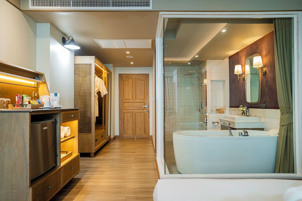 Deluxe Modern Room - Photo 6