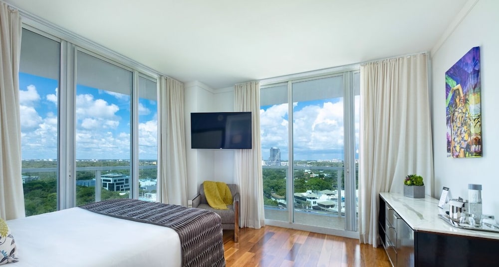 Deluxe Apartment, 1 King Bed with Sofa bed, Balcony, Partial Ocean View1717.02
