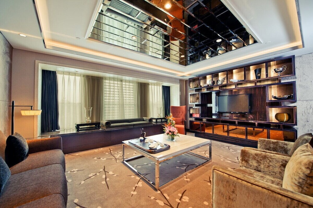 Deluxe Suite - Photo 1