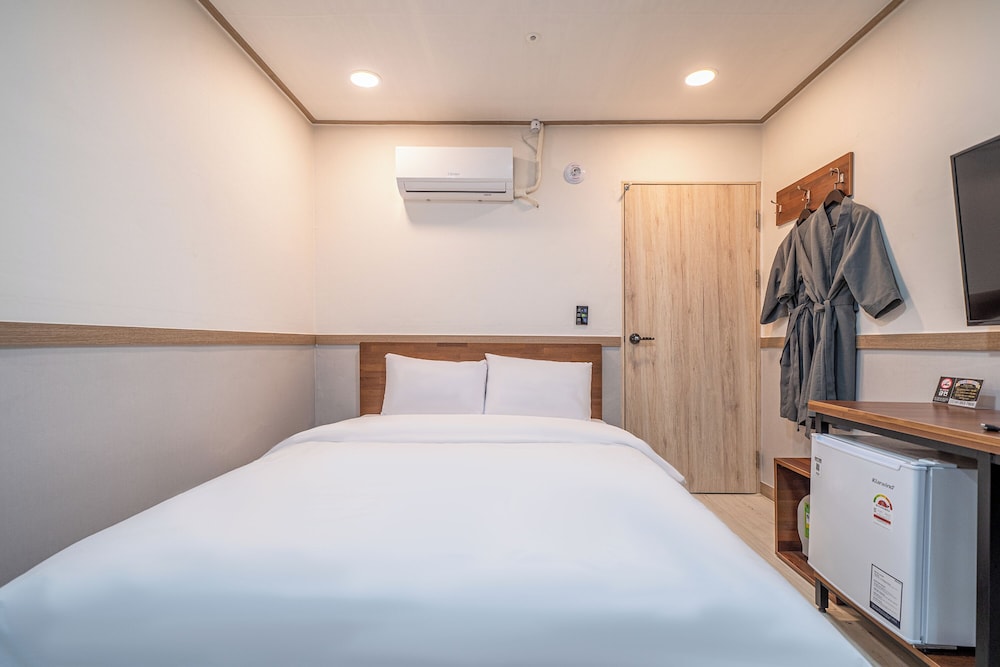 Basic Double Room, City View photo 1