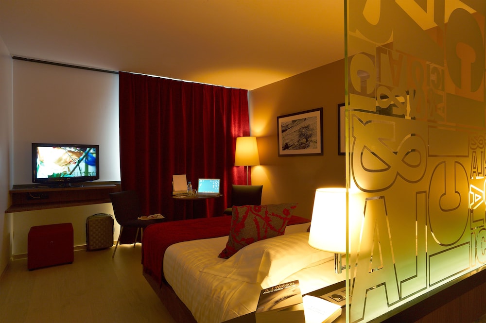 Privilege, Room, 1 Double Bed - Photo 2