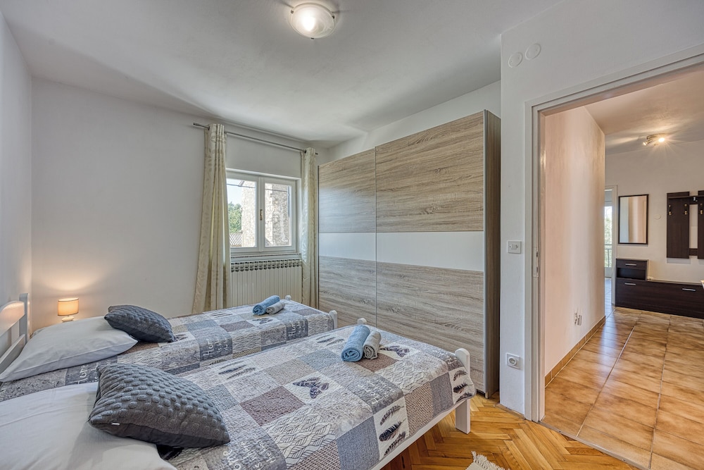 Family House, Multiple Bedrooms, 2 Bathrooms (Pool House Lilly) photo 2