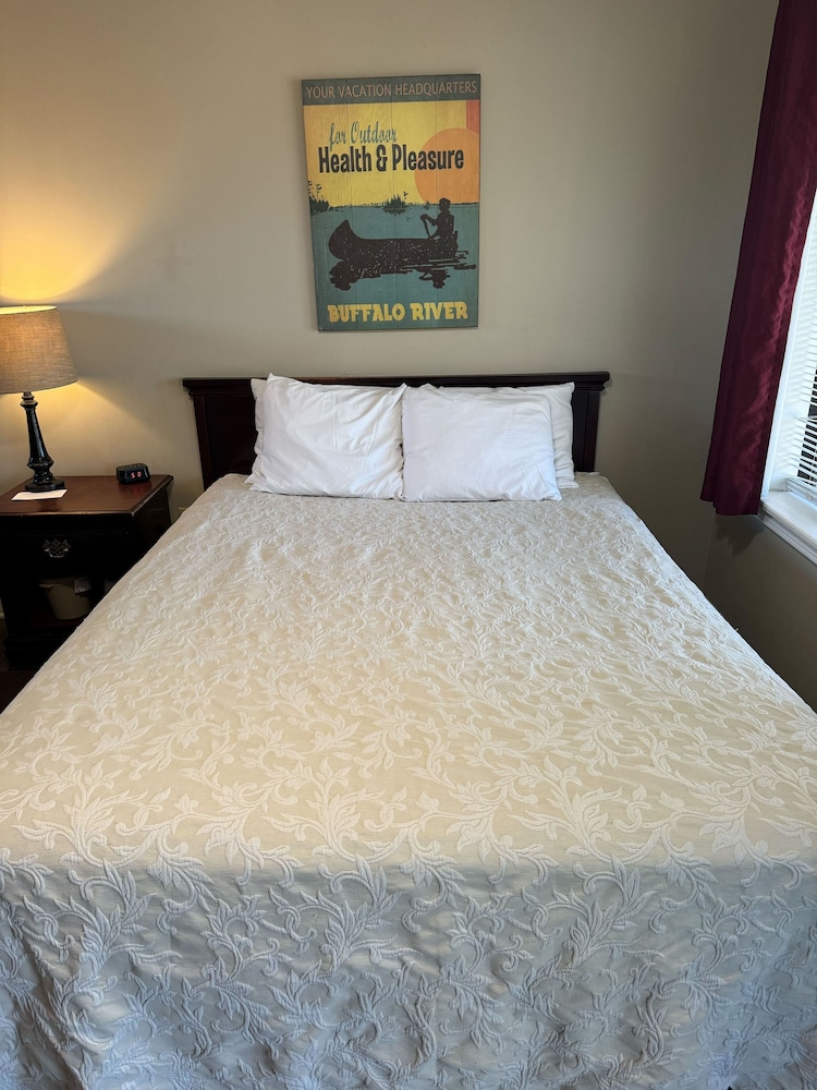 Basic Room, 1 Queen Bed, Non Smoking photo 1