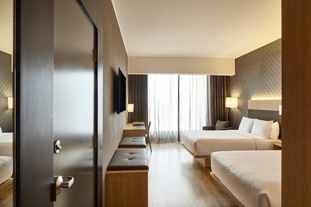 Room, 2 Double Beds - Photo 4