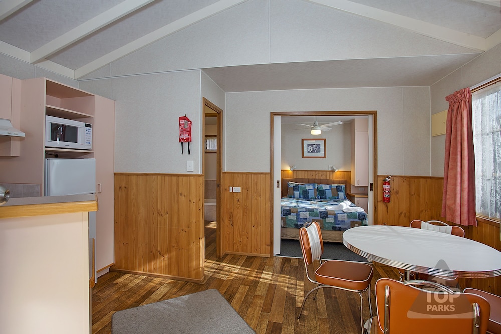 Superior Cabin, 1 Bedroom photo 3