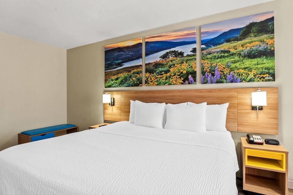 Standard Room, 1 King Bed - Photo 2