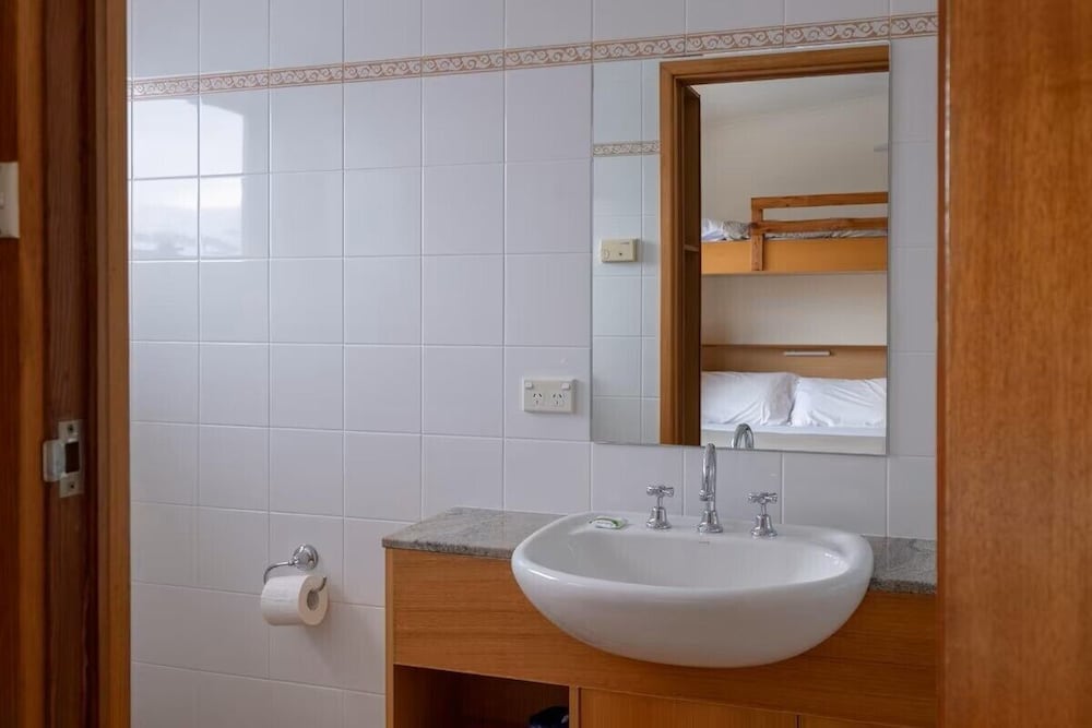 Standard Room, Non Smoking (7 Share Room: 5 Nights) Breakfast, Lunch and Dinner Transfers included photo 3