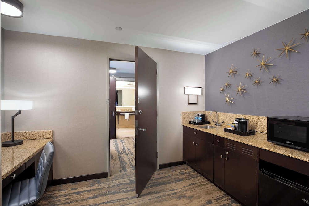 Deluxe Room (Executive Level) photo 2