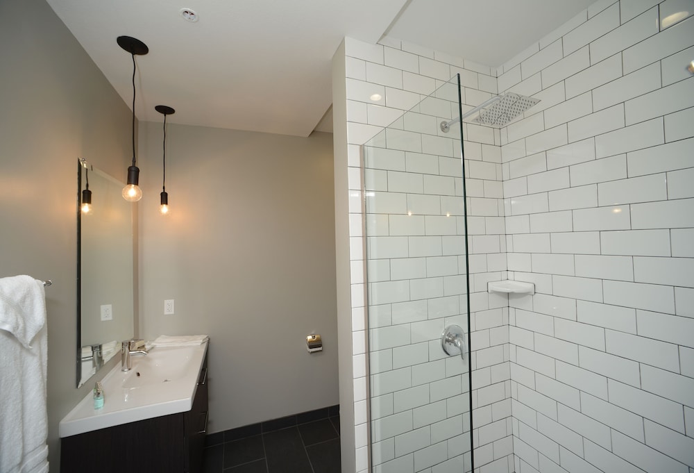 Luxury Room, 2 King Beds, Lake View photo 3