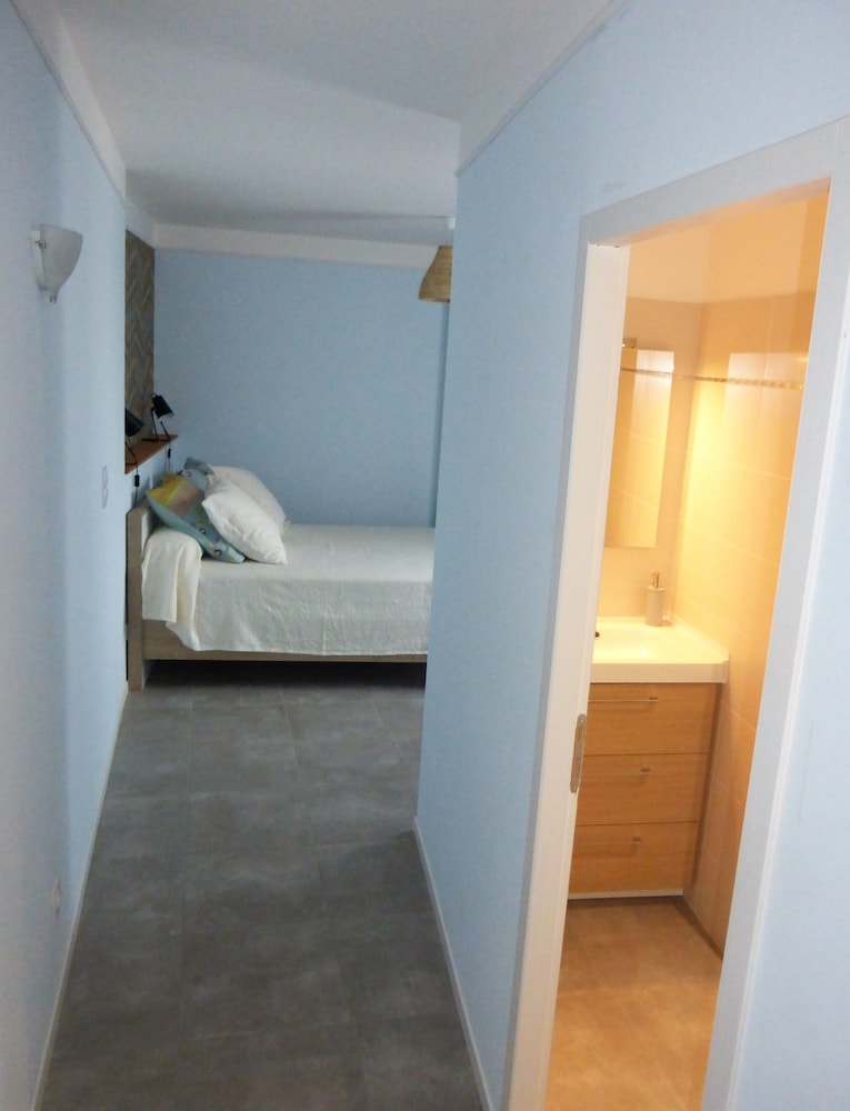 Comfort Double Room, 1 Double Bed, Non Smoking, Courtyard Area (Azur) photo 2