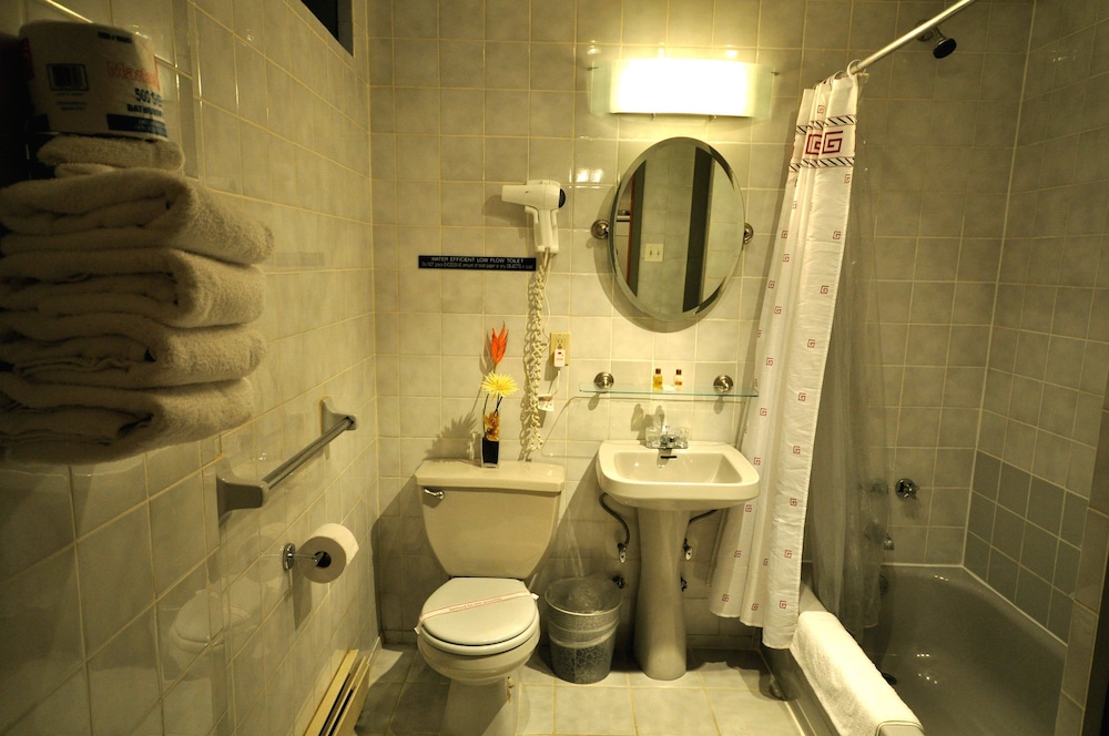 Shared Bathroom Economy Suite thumbnail 5