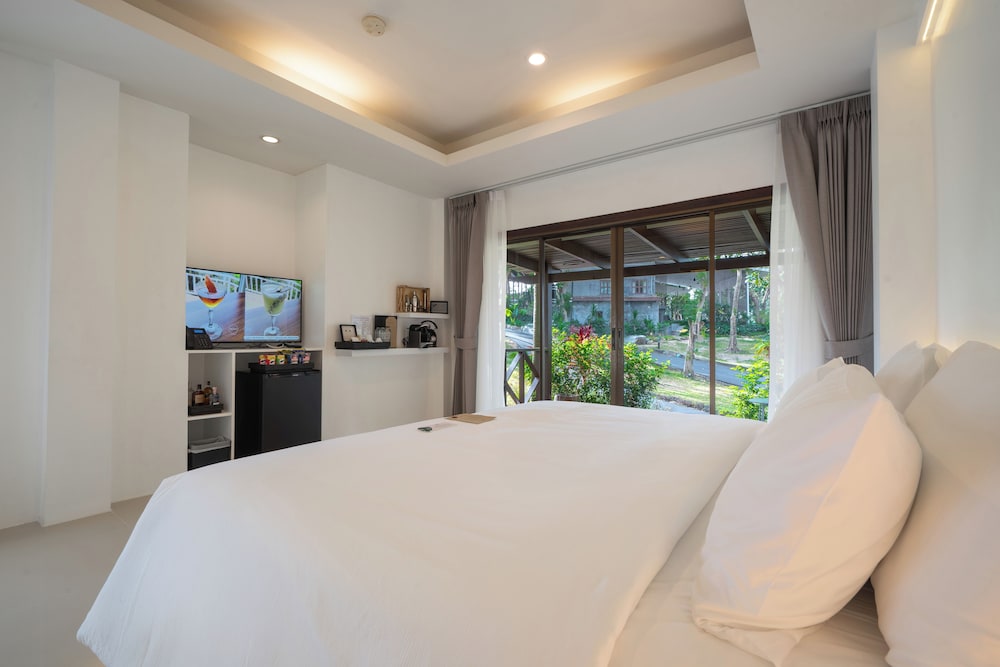 Deluxe Double Room, Balcony, Garden View