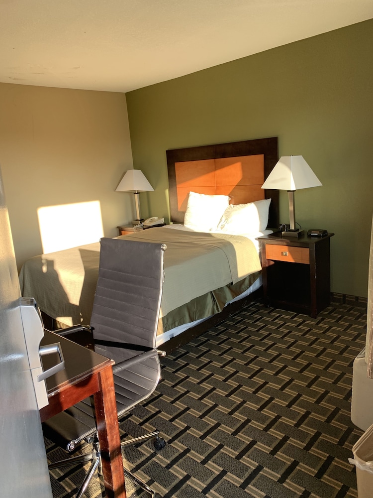 Standard Room, 1 Queen Bed, Non Smoking photo 1