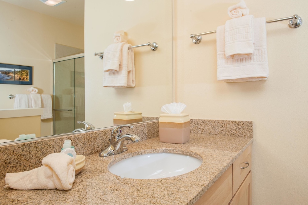 Condo, 2 Bedrooms, Ocean View, Beachfront photo 3