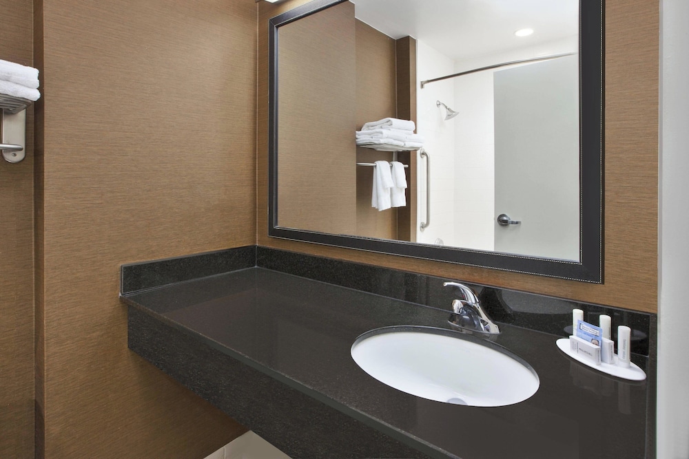 Room, 2 Queen Beds (Mobility Accessible, Tub) - Photo 6